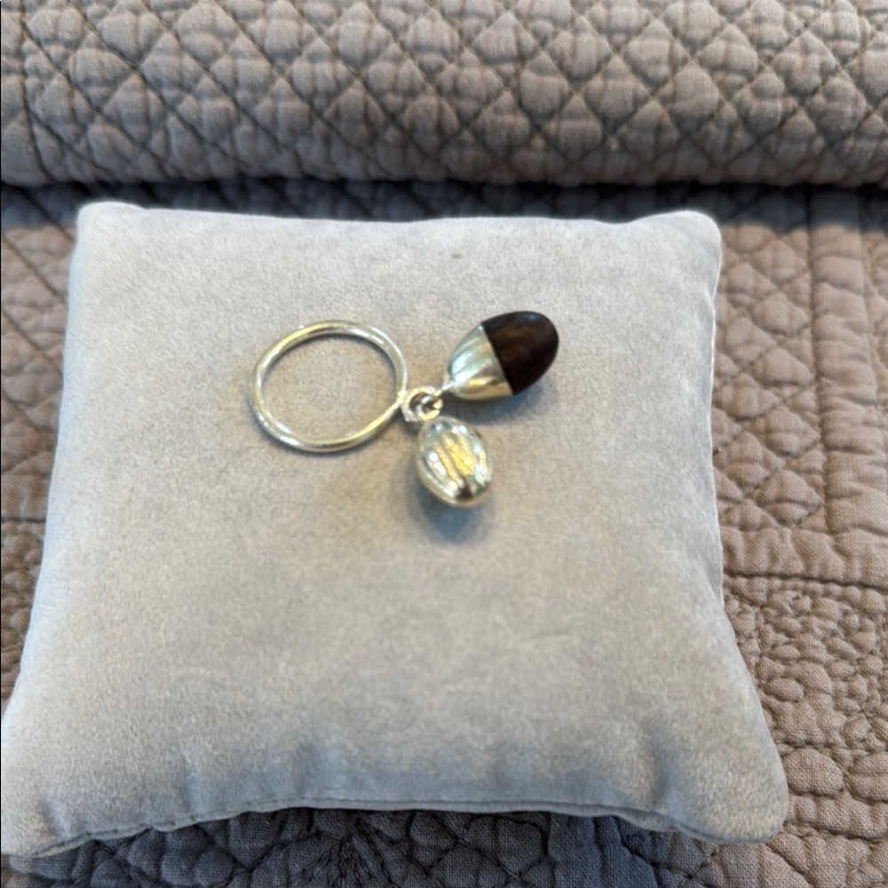 Adorable bague en argent et bois